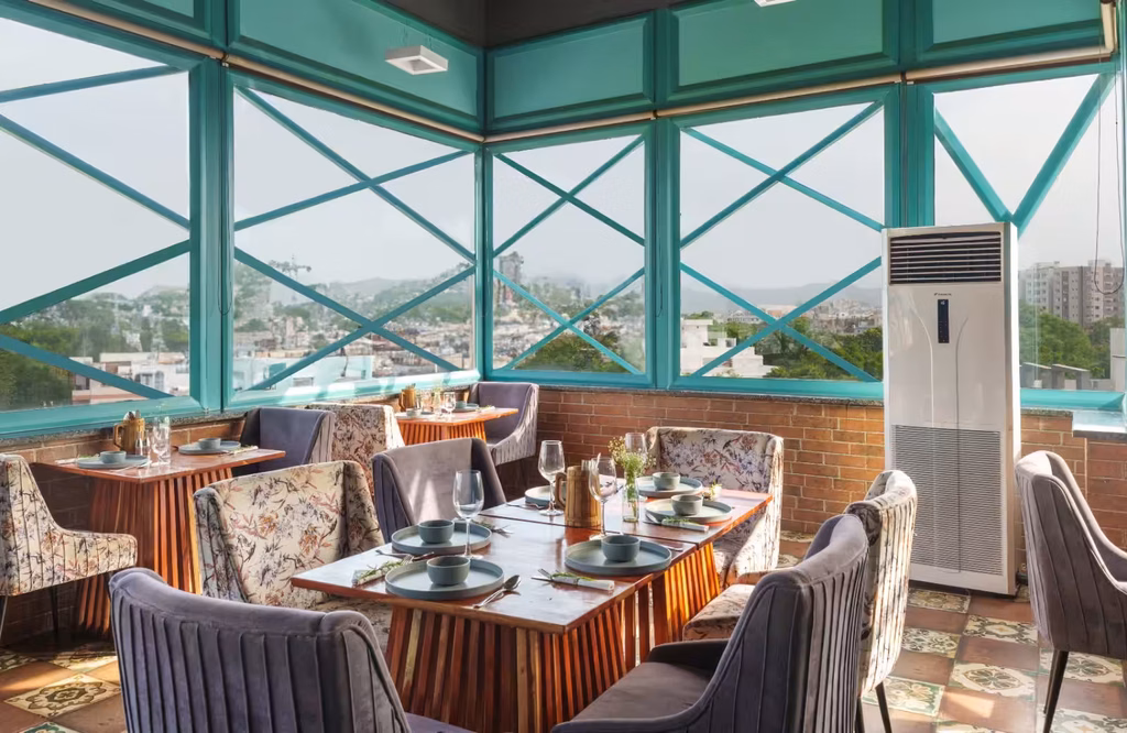 Best Rooftop Restaurants Open Late in Udaipur