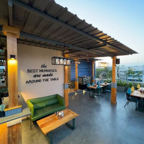 Veg dinner and cocktails during live music at Cosmo, Udaipur